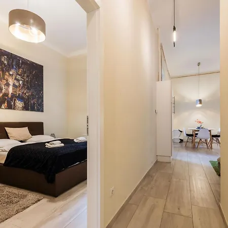 Appartamento Your 3-bdrm At Szimpla Kert Budapest