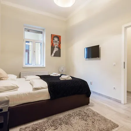 Daire Your 3-bdrm At Szimpla Kert