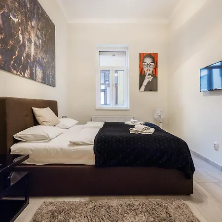 Apartmán Your 3-bdrm At Szimpla Kert