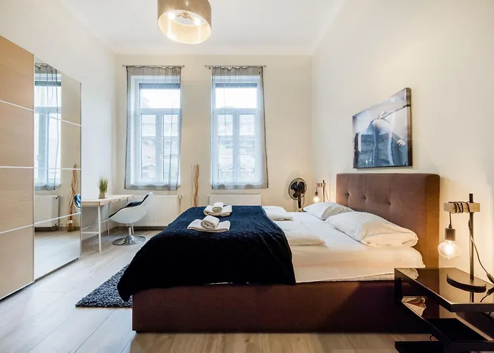 Apartament Your 3-bdrm At Szimpla Kert Budapesta