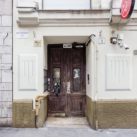 Apartment Your 3-bdrm At Szimpla Kert *