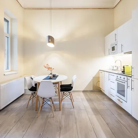 Apartamento Your 3-bdrm At Szimpla Kert Budapeste