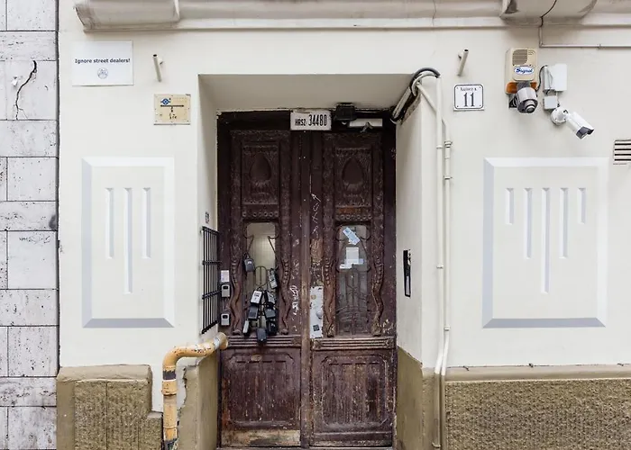 Apartment Your 3-bdrm At Szimpla Kert *