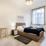 Your 3-bdrm At Szimpla Kert בודפשט
