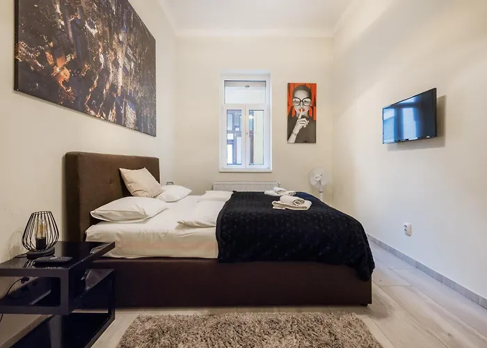 아파트 Your 3-bdrm At Szimpla Kert